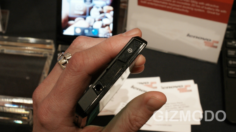 Illustration for article titled Hands On With the First Intel-Powered Android Phone You Can Buy (In China)